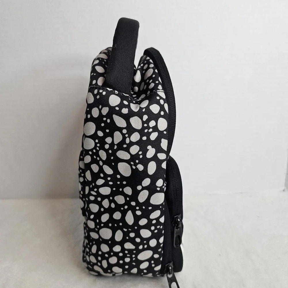 Nike Insulated Lunch Bag 6L 11x8x5 Nike Logo Blk/Wht w ID Insert UNISEX. EUC